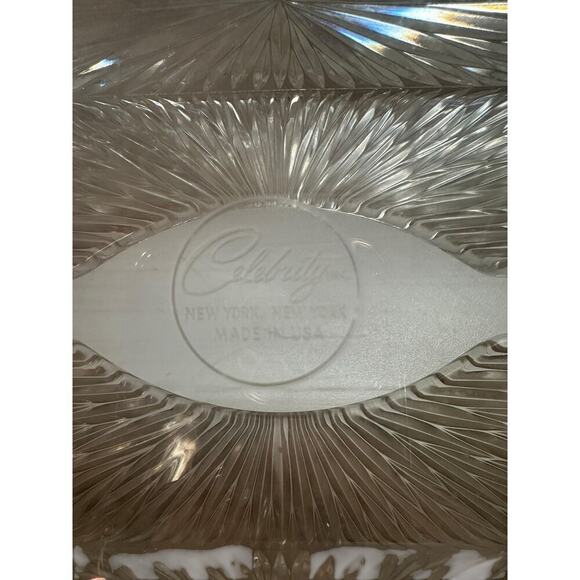 Vintage Celebrity lucite tissue holder - Picture 7 of 9